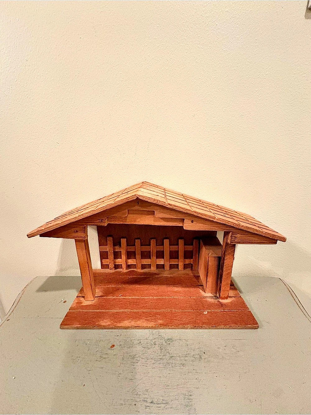 VTG Wood Nativity Christmas Manger That Plays Music